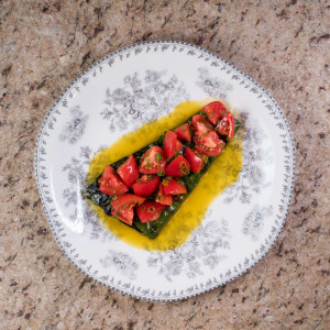 Сибас с мангольдом и тартаром из томатов
