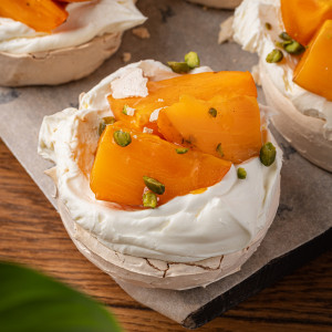 Безе с хурмой