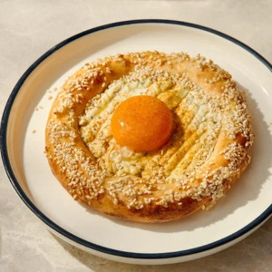 Лепешка с яйцом и фетой