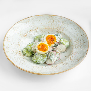Домашний салат с яйцом