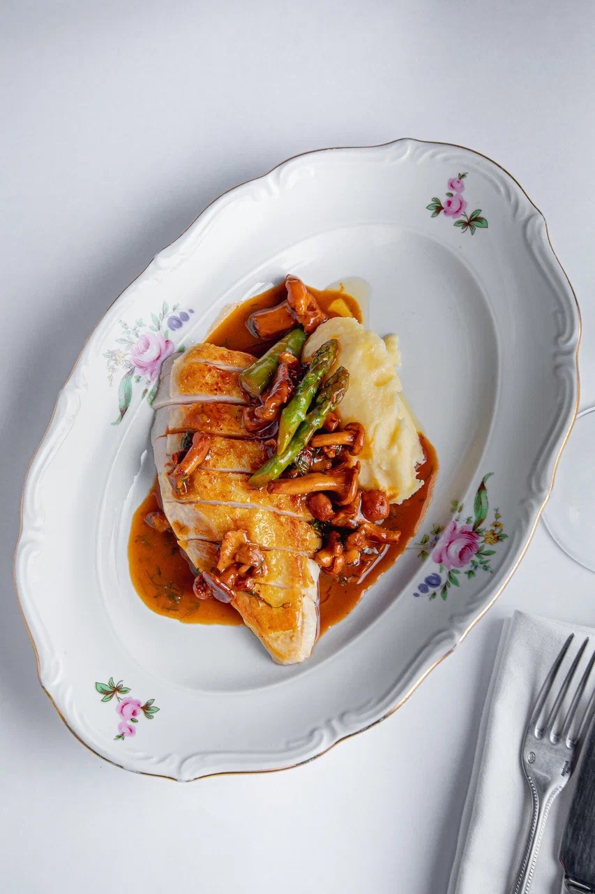 Куриная грудка с лисичками