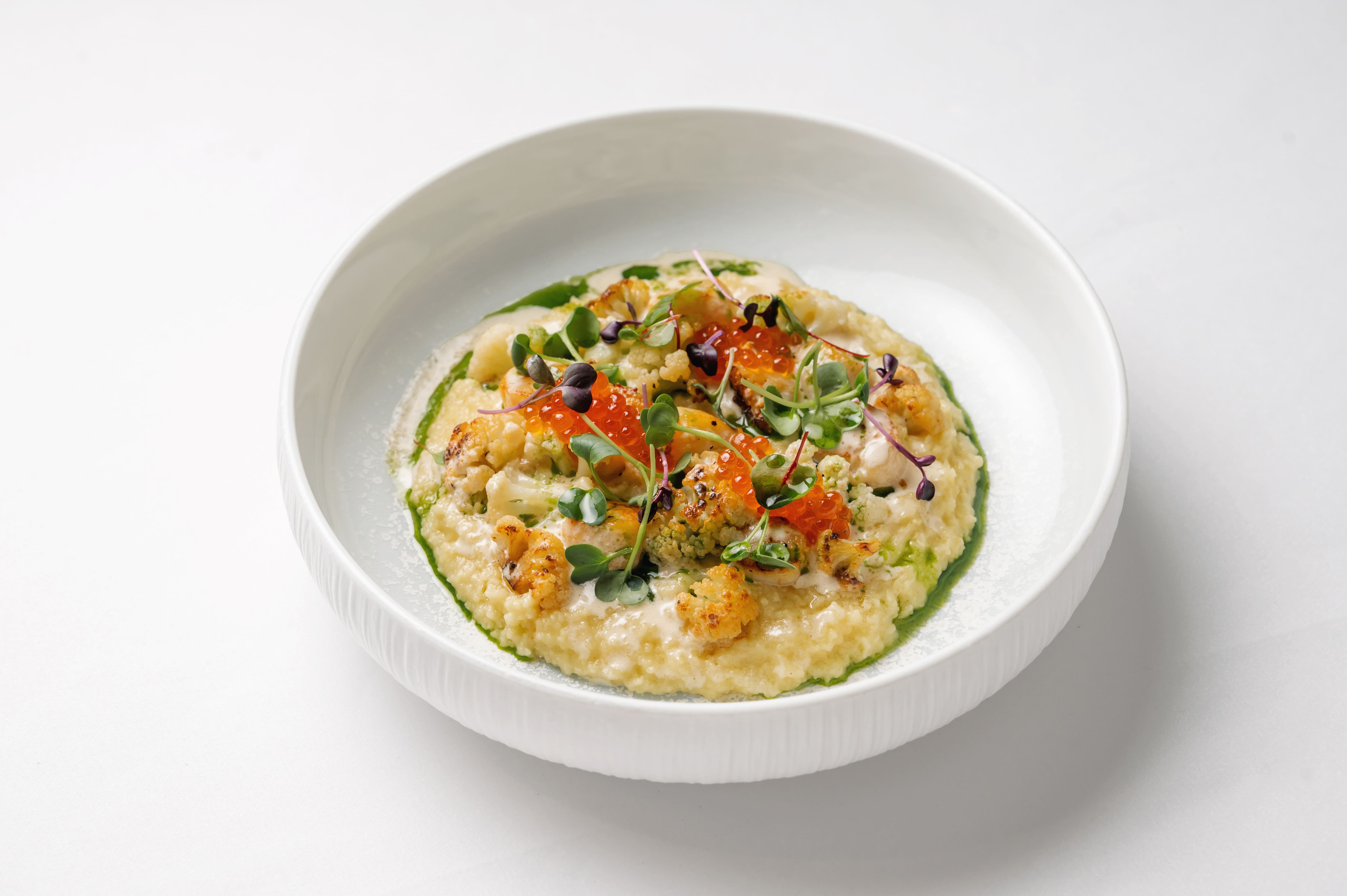 Кус кус с  камчатскими гребешками и красной и икрой