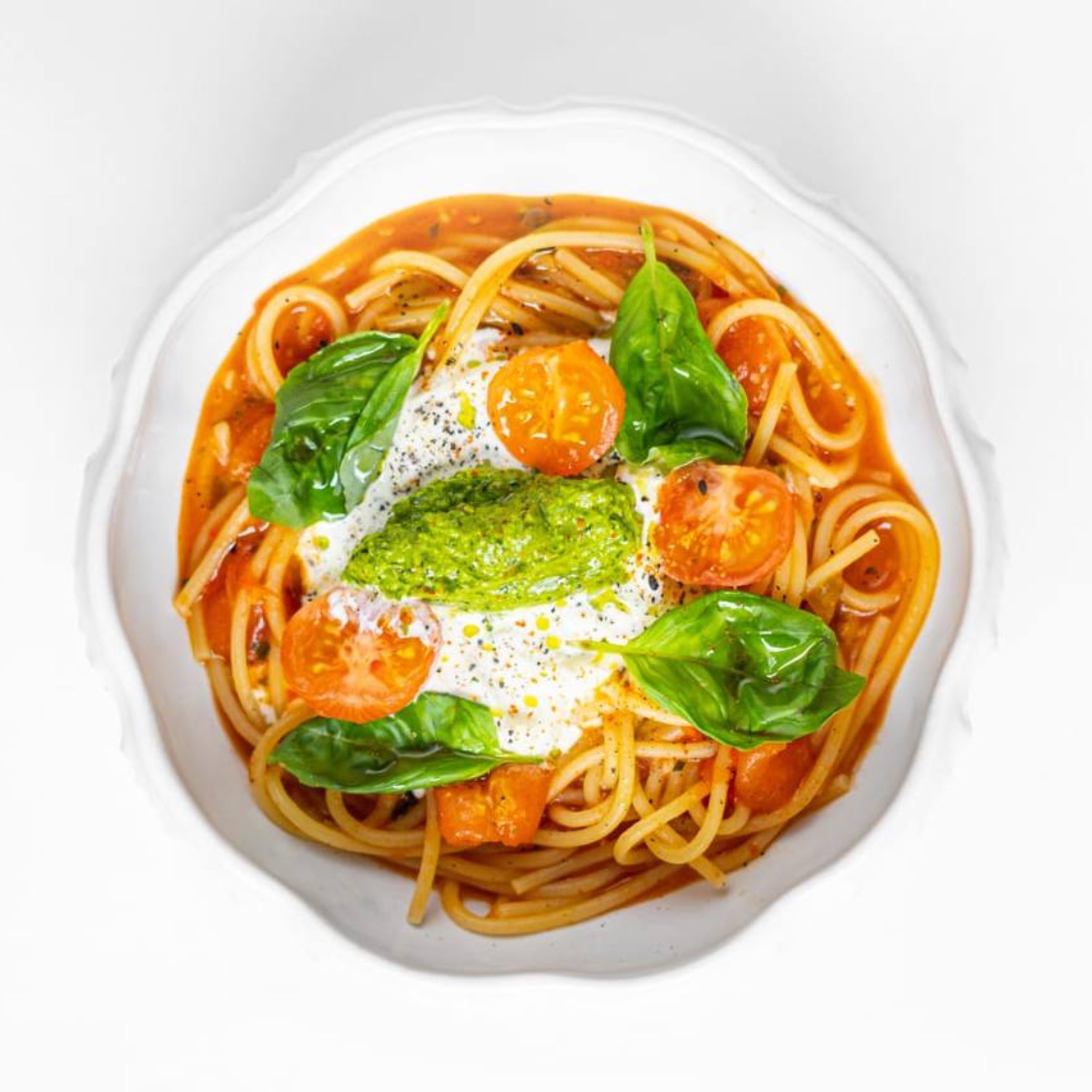 Спагетти, буратта, томаты, песто