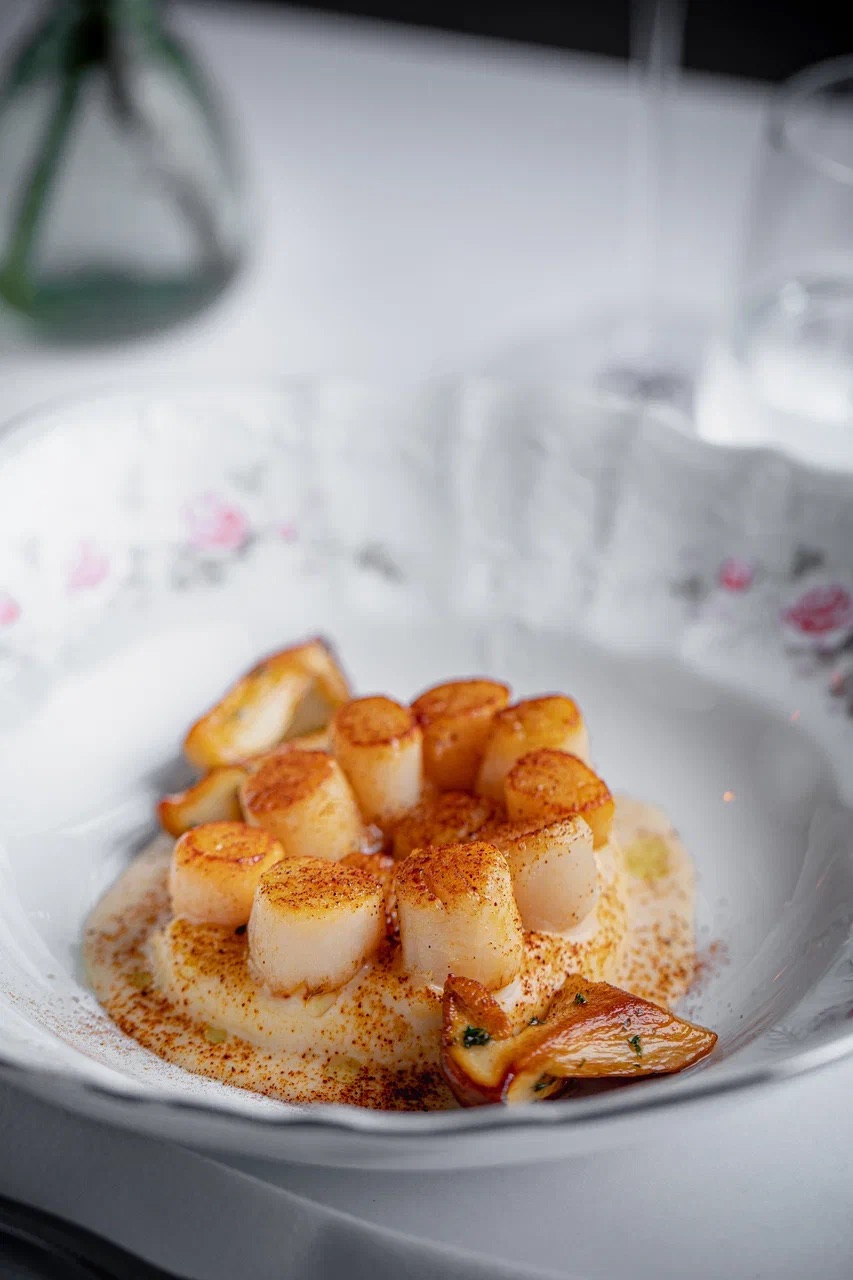 Гребешок с картофельным пюре и сыром раклет