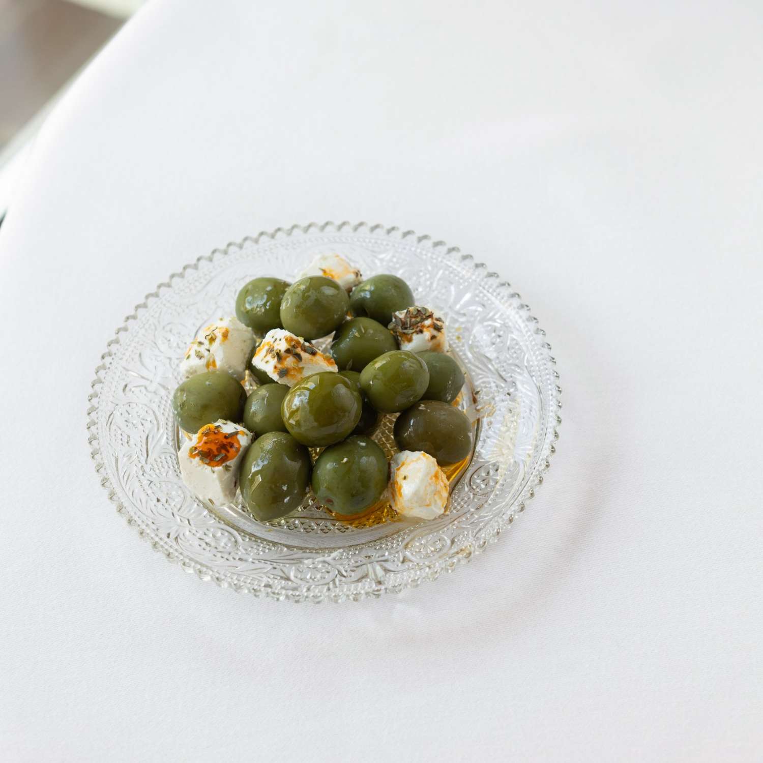 Маринованные оливки, сыр