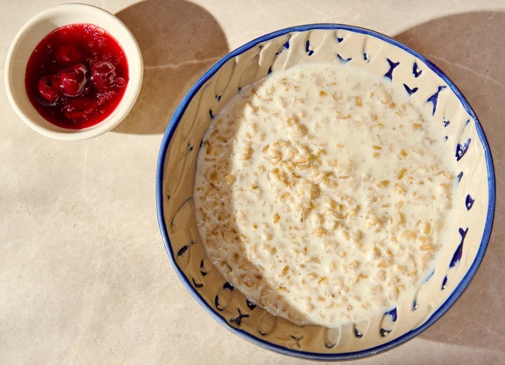 Овсяная каша, вишня