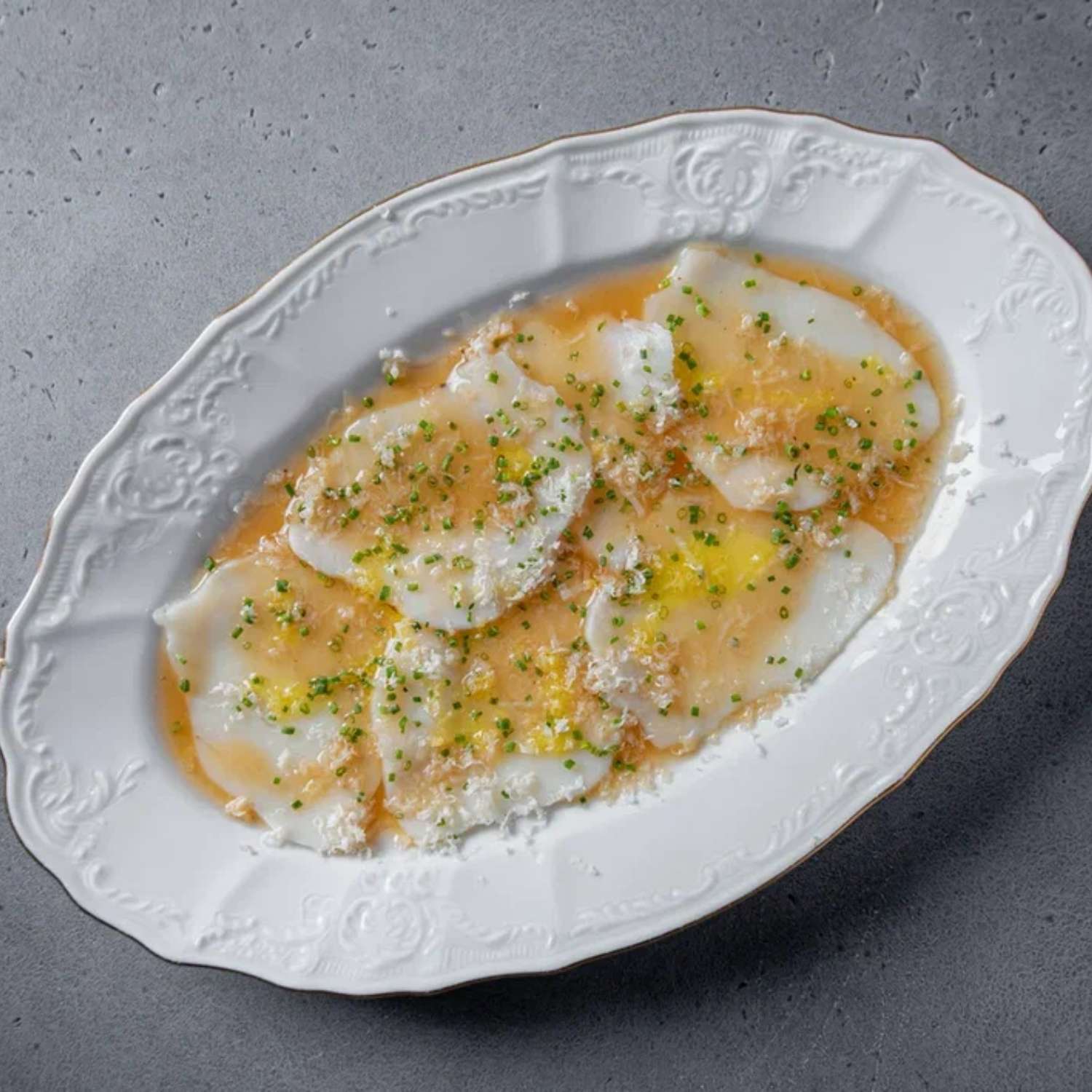 Масляная рыба  с трюфельным понзу и хреном