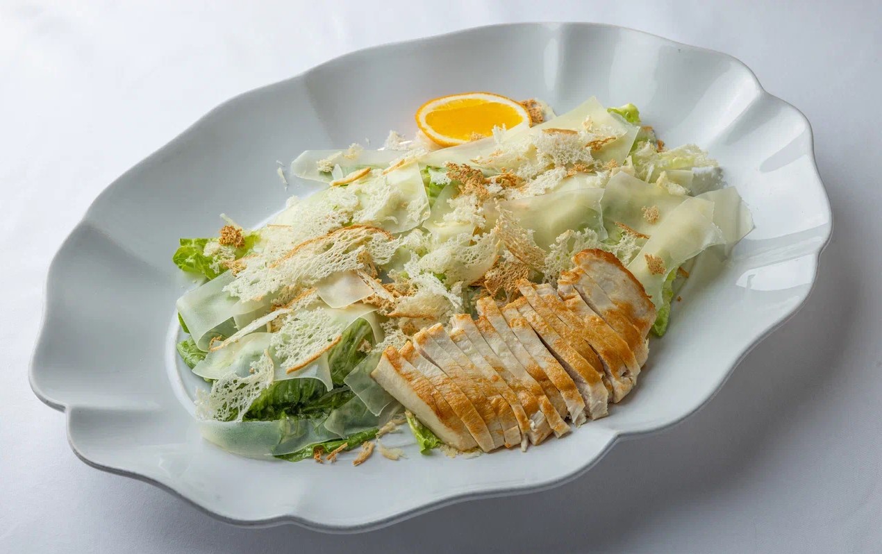 Салат Цезарь с курицей